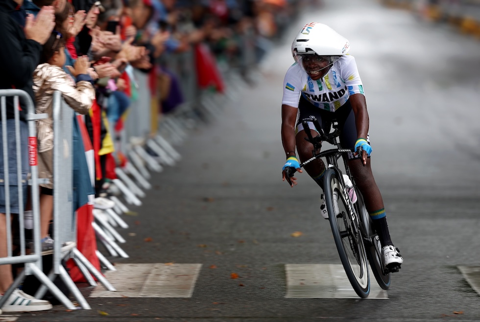Diane Ingabire durante la prova a cronometro alle scorse Olimpiadi di Parigi (Jared C. Tilton/Getty Images)